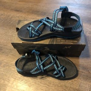 Chacos ZVOLV X2 size 7